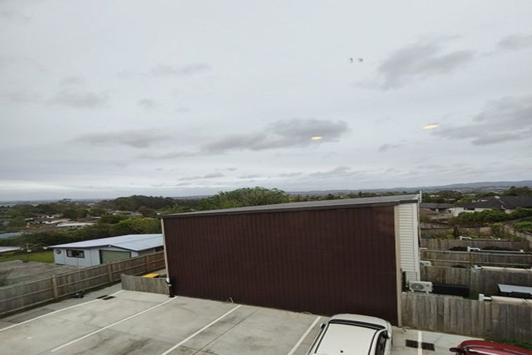 Photo of property in 1/9 Donovan Avenue, Massey, Auckland, 0614