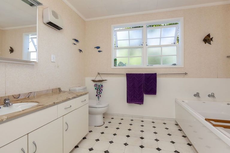 Photo of property in 75 Eatwell Avenue, Paraparaumu Beach, Paraparaumu, 5032