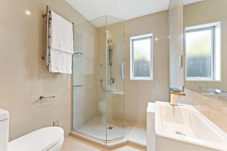 Photo of property in 34 Sunnyhaven Avenue, Beach Haven, Auckland, 0626