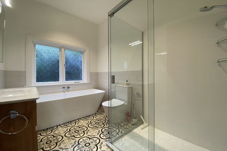 Photo of property in 7 Grove Road, Kelburn, Wellington, 6012