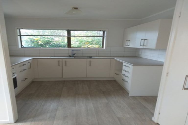 Photo of property in 1/9 Thorburn Avenue, Red Beach, 0932