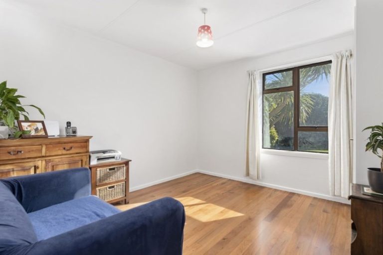 Photo of property in 22 Wilson Grove, Normandale, Lower Hutt, 5010