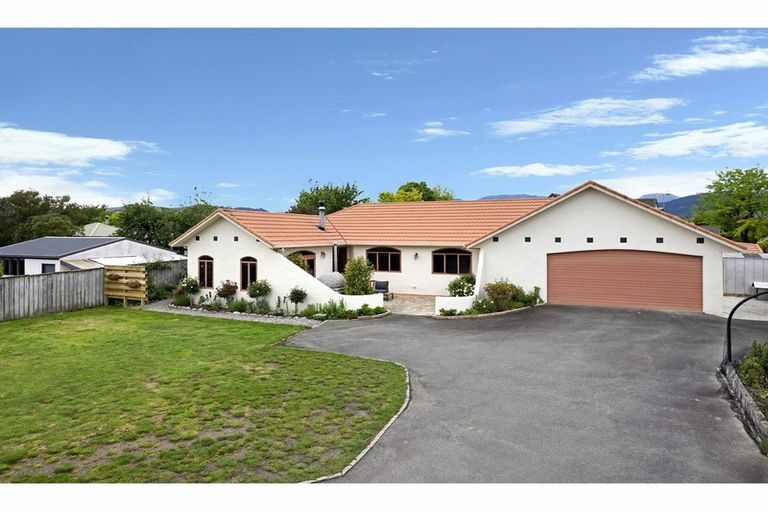 Photo of property in 11 Stagg Place, Brightwater, 7022