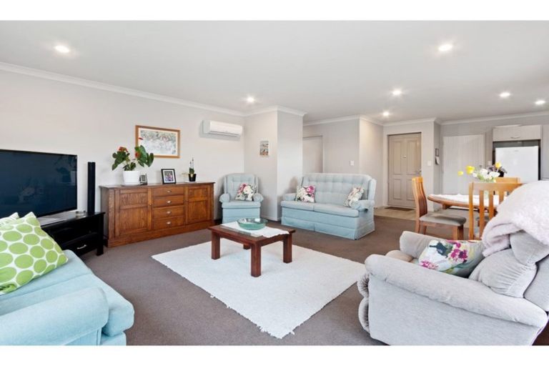 Photo of property in 33a Wilsons Road South, Saint Martins, Christchurch, 8022