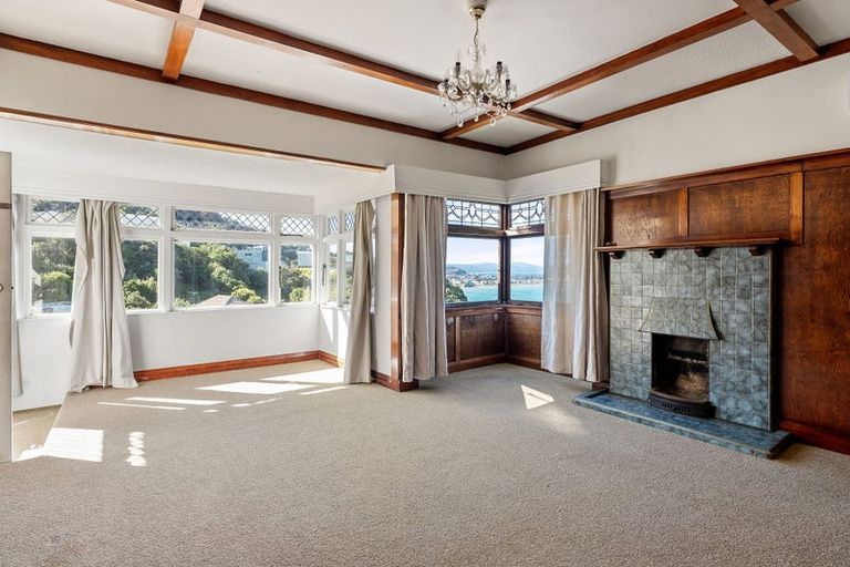 Photo of property in 9 Hungerford Road, Lyall Bay, Wellington, 6022