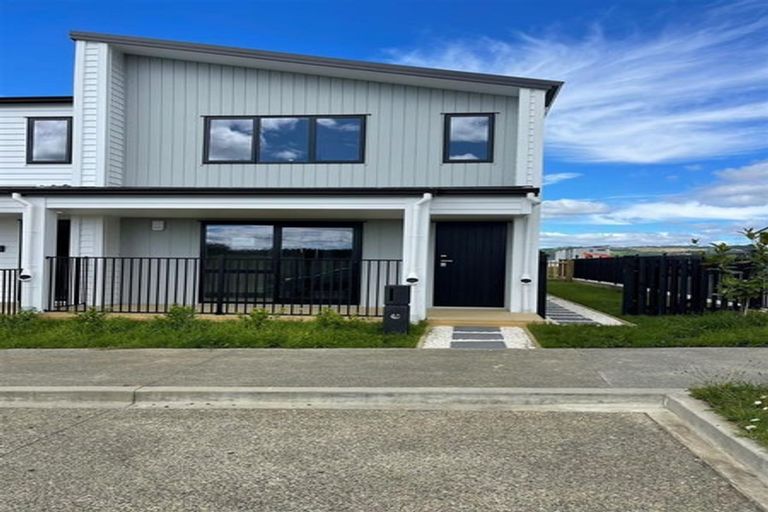Photo of property in 4 Harikoa Way, Karaka, 2113