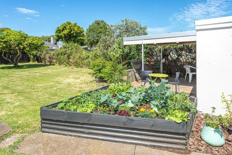 Photo of property in 10 Hadfield Crescent, College Estate, Whanganui, 4500