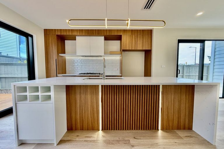 Photo of property in 140 Vintry Drive, Kumeu, 0810