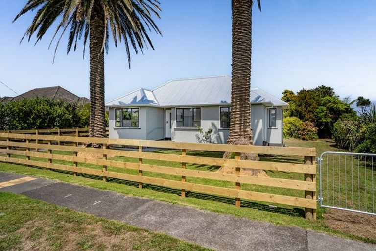 Photo of property in 80 Gisborne Terrace, Opunake, 4616