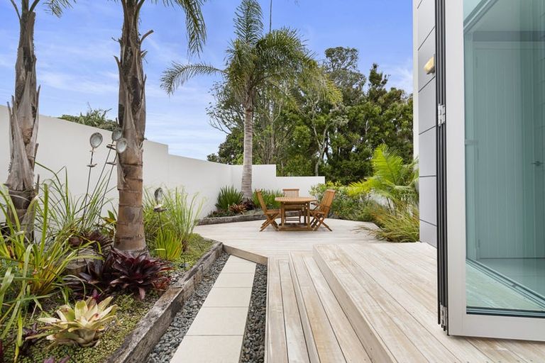 Photo of property in 11a Bournemouth Terrace, Murrays Bay, Auckland, 0630