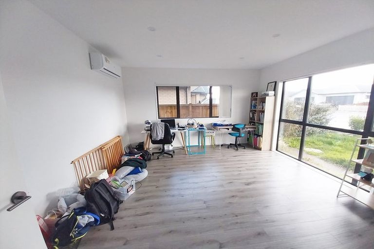Photo of property in 18 Konoba Avenue, Kumeu, 0810
