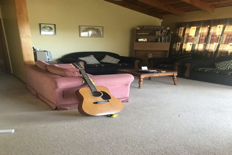 Photo of property in 19 Elizabeth Drive, West Harbour, Auckland, 0618