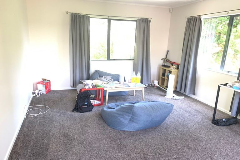 Photo of property in 1/1018 East Coast Road, Fairview Heights, Auckland, 0630