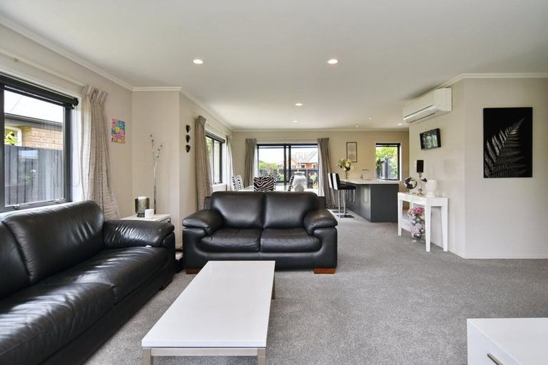 Photo of property in 3 Orewa Close, Parklands, Christchurch, 8083