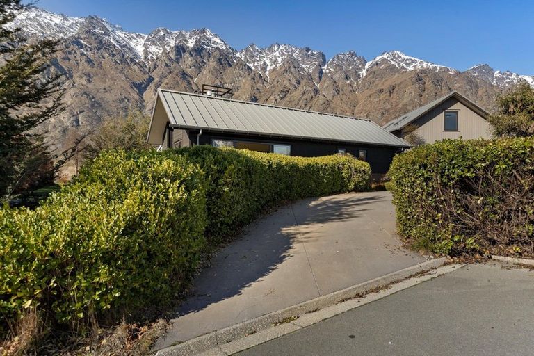 Photo of property in 4 Caithness Court, Jacks Point, Queenstown, 9371