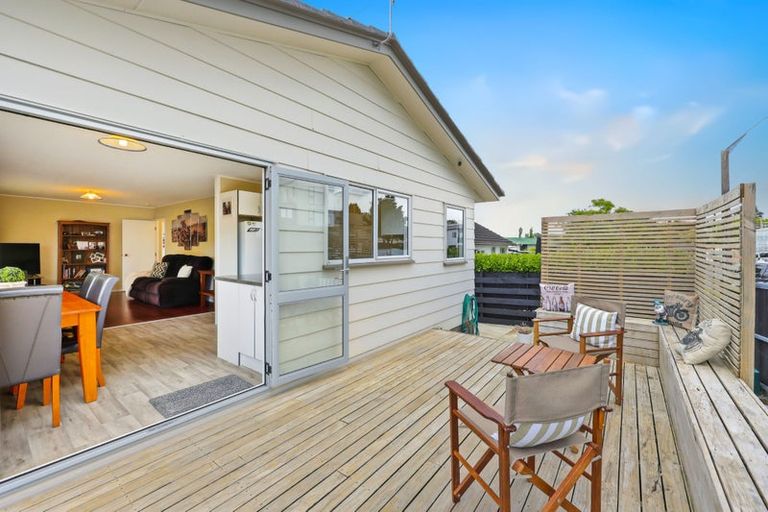 Photo of property in 2/16 Crosby Road, West Harbour, Auckland, 0618