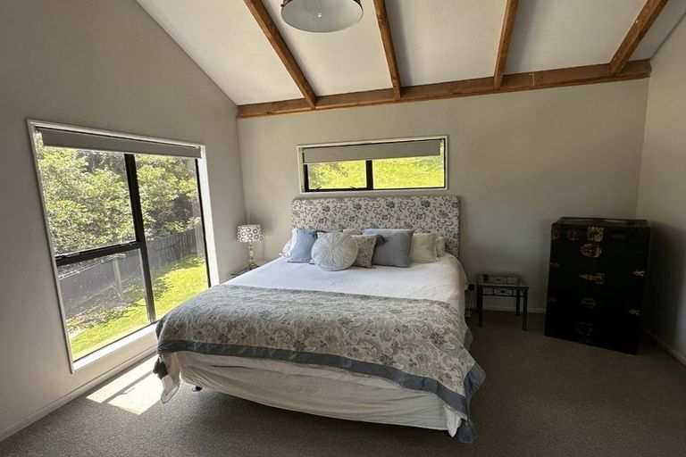 Photo of property in 11a Poneke Drive, Waikanae, 5036