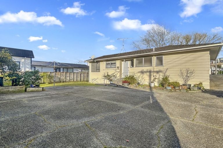 Photo of property in 26 Ellice Road, Totara Vale, Auckland, 0629