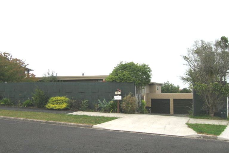 Photo of property in 6 Heaton Grove, Chatswood, Auckland, 0626