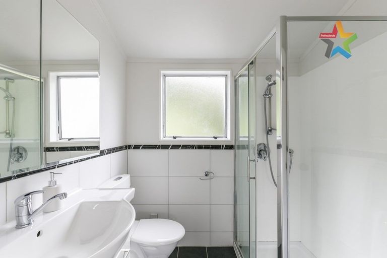 Photo of property in 2a Percy Dyett Drive, Karori, Wellington, 6012