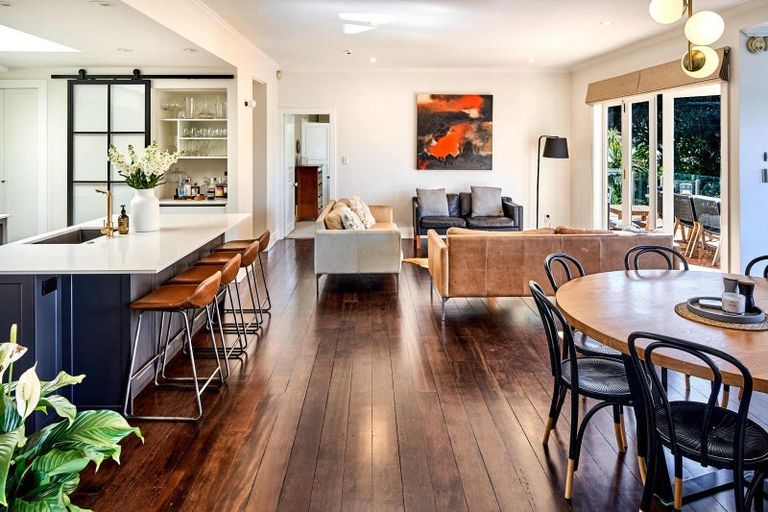 Photo of property in 89 Paremata Road, Paremata, Porirua, 5024