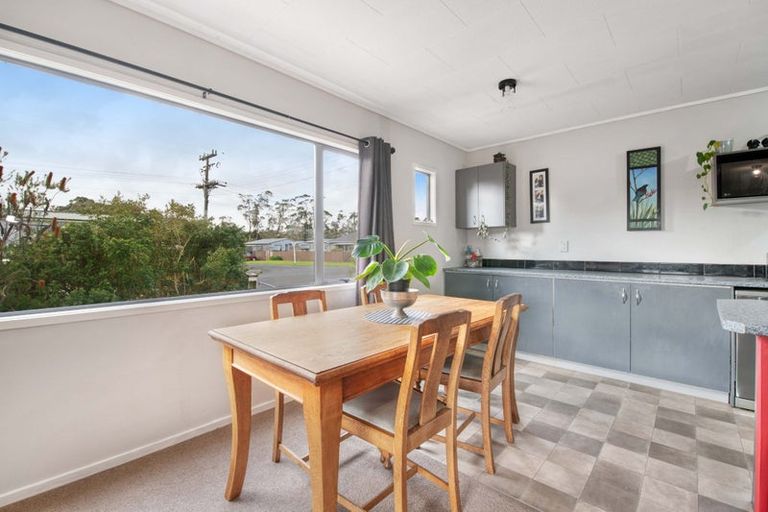 Photo of property in 6 Parakai Avenue, Parakai, 0830