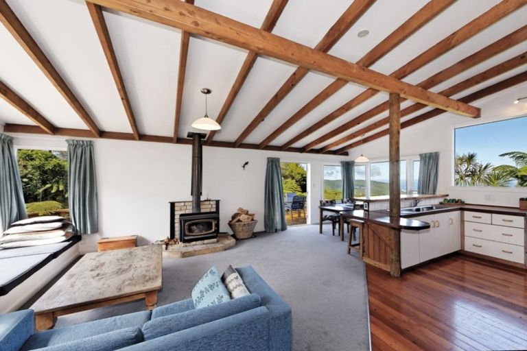 Photo of property in 193 Piha Road, Piha, New Lynn, 0772