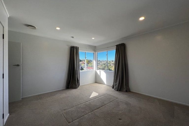 Photo of property in 2/39 Camrose Place, Glenfield, Auckland, 0629