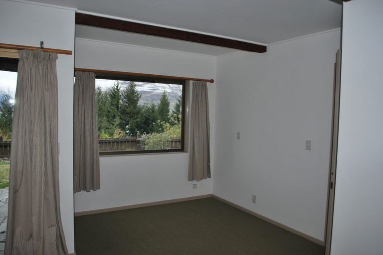 Photo of property in 28 Mckerrow Place, Sunshine Bay, Queenstown, 9300