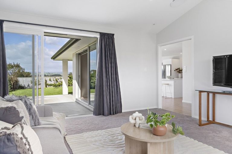 Photo of property in 28 Feist Street, Carterton, 5713