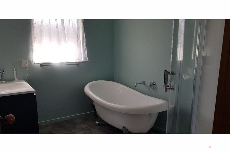 Photo of property in 19 Timaru Road, Waimate, 7924