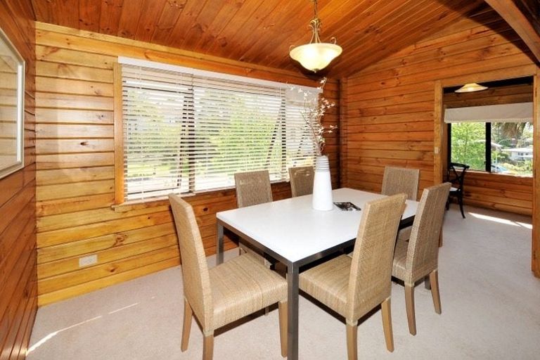 Photo of property in 21 Unsworth Drive, Unsworth Heights, Auckland, 0632