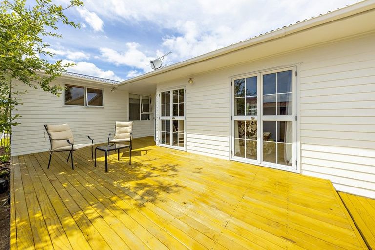 Photo of property in 35 Gossamer Drive, Pakuranga Heights, Auckland, 2010