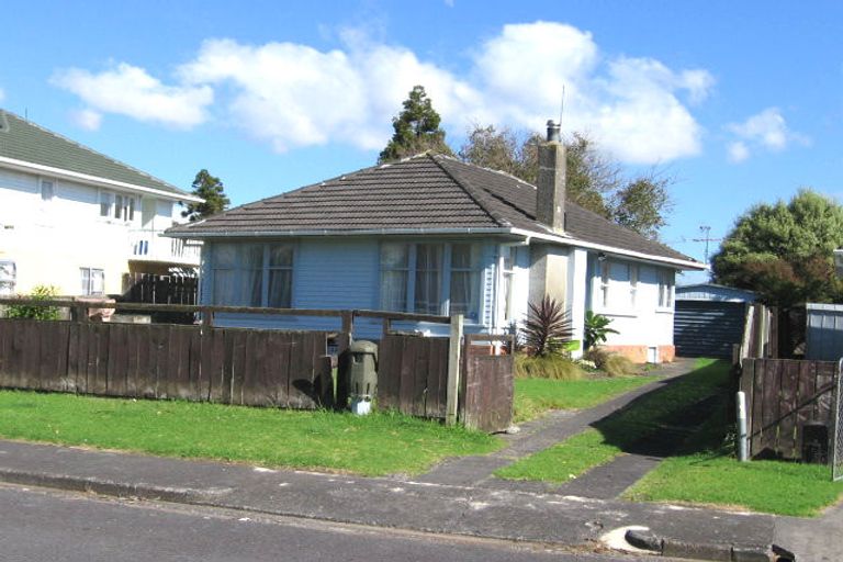 Photo of property in 1/24 London Street, Te Atatu Peninsula, Auckland, 0610