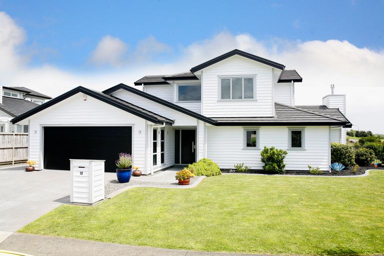 Photo of property in 12 Portofino Point, Karaka, Papakura, 2113