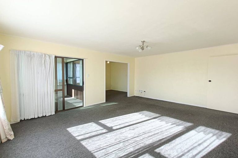 Photo of property in 112 Aviemore Drive, Highland Park, Auckland, 2010