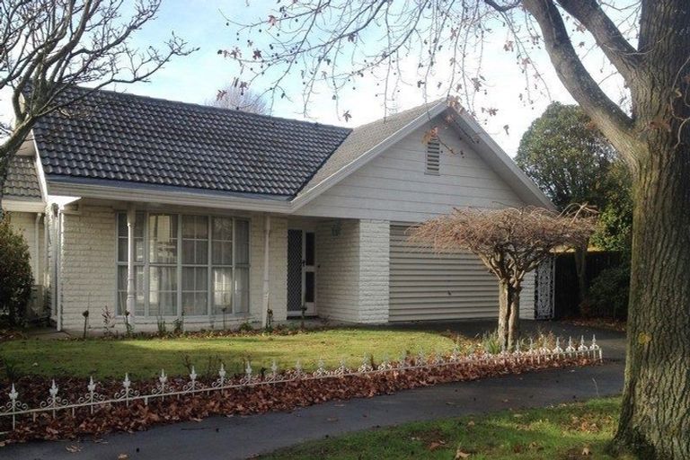 Photo of property in 17 Witbrock Crescent, Burnside, Christchurch, 8053
