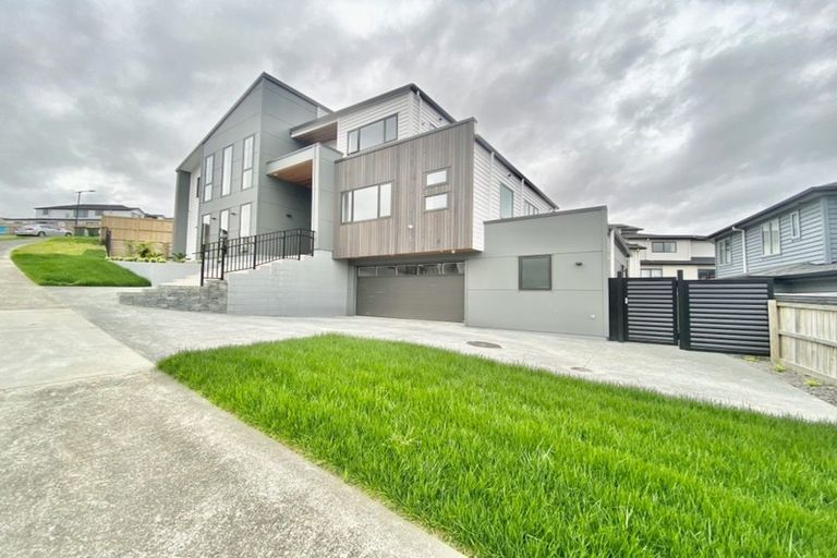 Photo of property in 27 Colliston Rise, Pinehill, Auckland, 0632