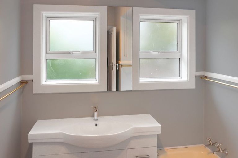 Photo of property in 308 Riccarton Road, Upper Riccarton, Christchurch, 8041