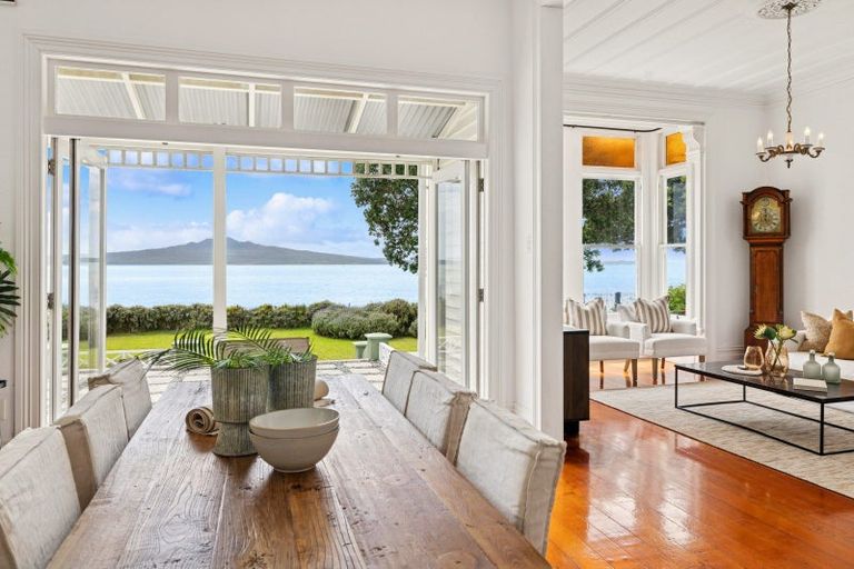 Photo of property in 36 Oxford Terrace, Devonport, Auckland, 0624