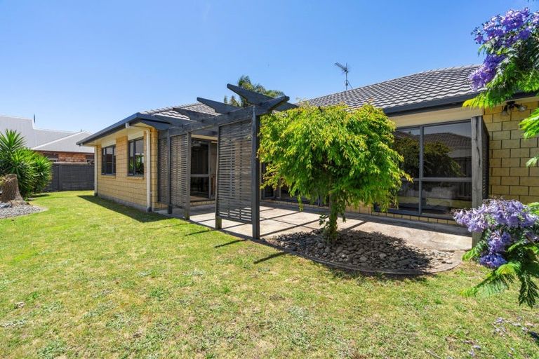 Photo of property in 19 Putaka Place, Papamoa Beach, Papamoa, 3118