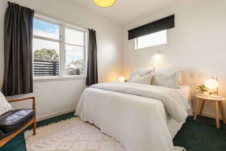 Photo of property in 51 Endeavour Street, Lyall Bay, Wellington, 6022
