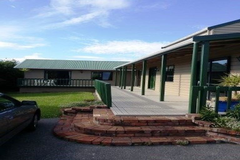 Photo of property in 14 Chablis Place, Henderson, Auckland, 0612