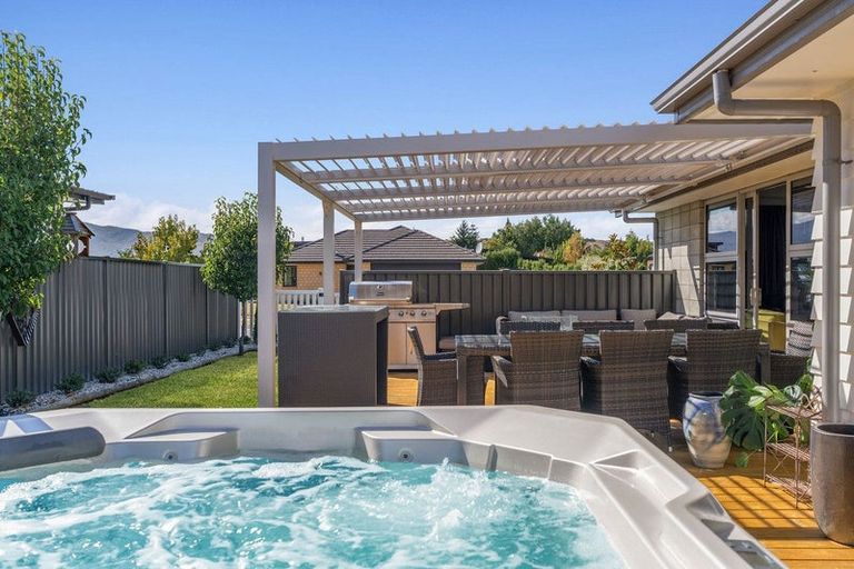 Photo of property in 18 Finch Street, Albert Town, Wanaka, 9305