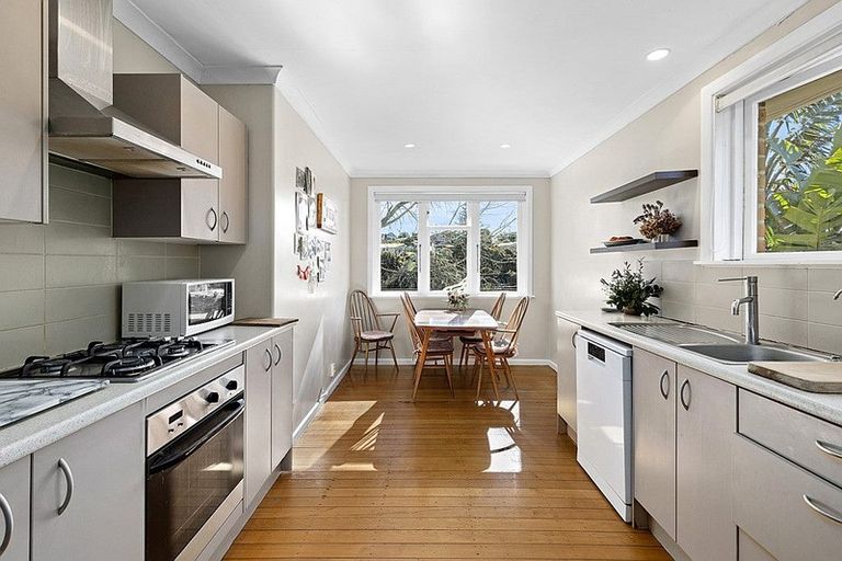 Photo of property in 24 Philomel Crescent, Bayswater, Auckland, 0622