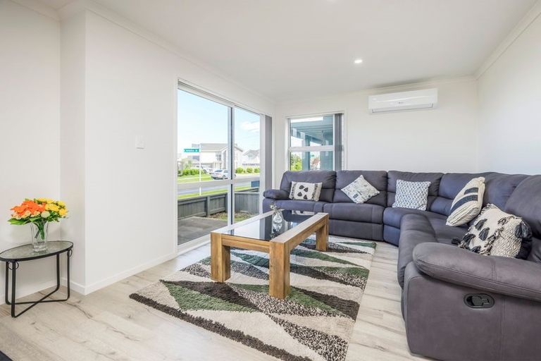 Photo of property in 14 Kauri Heart Avenue, Takanini, 2112