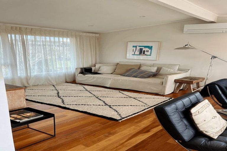 Photo of property in 1/51 East Coast Road, Milford, Auckland, 0620