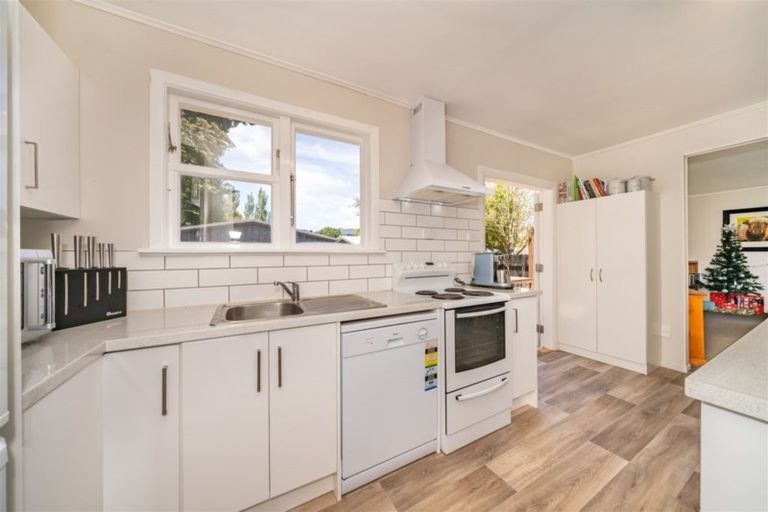 Photo of property in 5 Whangakoko Grove, Birchville, Upper Hutt, 5018