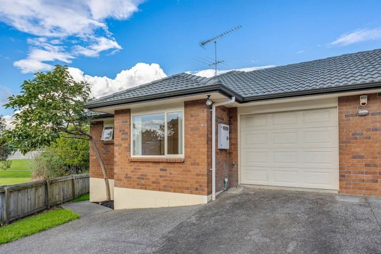 Photo of property in 52 Mirrabooka Avenue, Botany Downs, Auckland, 2010