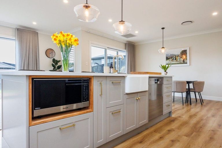 Photo of property in 44 Vaucluse Heights, Fitzherbert, Palmerston North, 4410